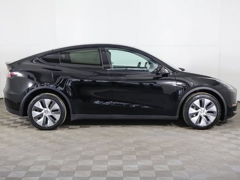 Used 2023 Tesla Model Y Long Range image 19