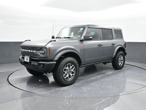 New 2025 Ford Bronco Badlands image 4