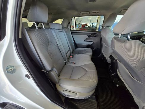 Used 2023 Toyota Highlander LE image 26