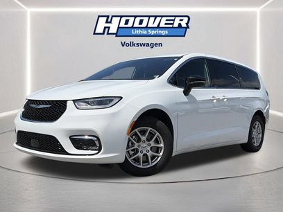 Used 2025 Chrysler Pacifica Select