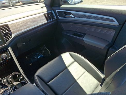 Used 2023 Volkswagen Atlas Cross Sport SE w/ Black Wheel Package AWD/4WD image 12