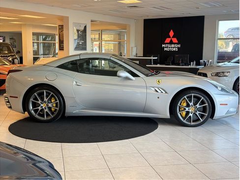 Used 2011 Ferrari California image 4