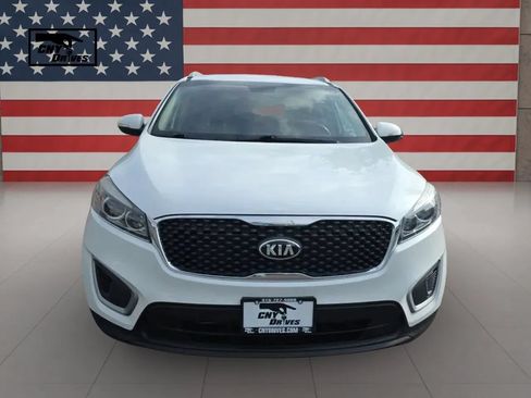 Used 2018 Kia Sorento AWD image 2