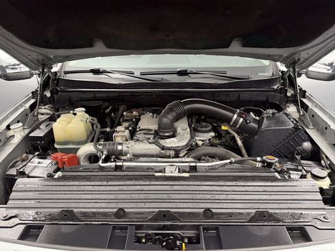 Used 2017 Nissan Titan SL image 7