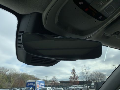 Used 2025 Volvo XC40 B5 Plus image 27