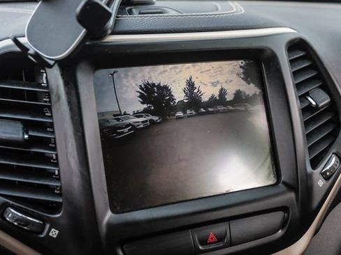 Used 2015 Jeep Cherokee Latitude w/ Comfort/Convenience Group AWD/4WD image 51