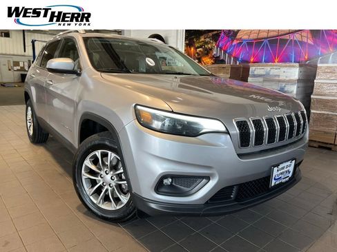 Used 2019 Jeep Cherokee Latitude Plus w/ Cold Weather Group AWD/4WD image 1
