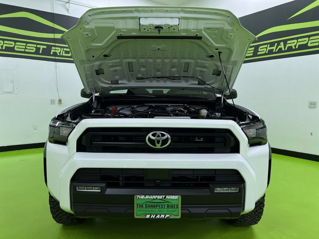 Used 2025 Toyota 4Runner SR5 AWD/4WD image 4