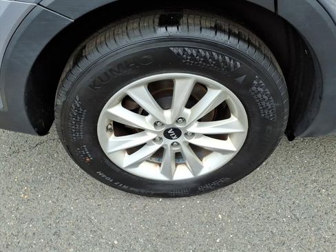 Used 2020 Kia Sorento LX image 7