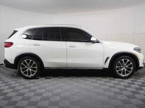Used 2021 BMW X5 xDrive40i w/ Premium Package 2 AWD/4WD image 2