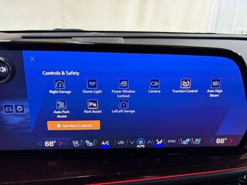 Used 2024 Chevrolet Traverse RS AWD/4WD image 37