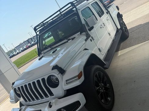 Used 2022 Jeep Gladiator Overland AWD/4WD image 3