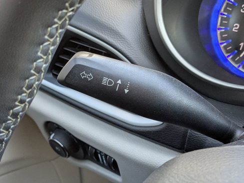 Used 2022 Chrysler Pacifica Touring-L image 27