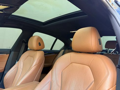 Used 2018 BMW 530i w/ Premium Package image 10