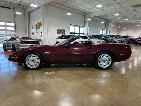 Used 1993 Chevrolet Corvette Convertible RWD image 18