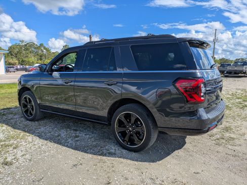 Used 2022 Ford Expedition Limited AWD/4WD image 6