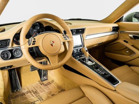 Used 2013 Porsche 911 Carrera 4S image 2