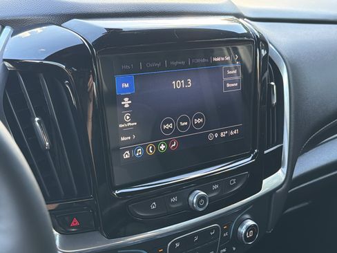 Used 2023 Chevrolet Traverse LT FWD image 24