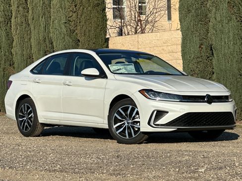 New 2026 Volkswagen Jetta SE image 2