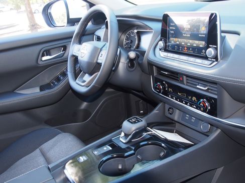 Used 2026 Nissan Rogue SV FWD image 10