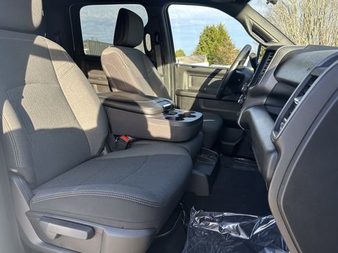 Used 2024 RAM 3500 Tradesman w/ Chrome Appearance Group image 10