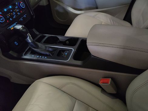 Used 2017 Ford Escape Titanium FWD image 26