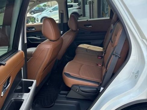 Used 2023 Nissan Pathfinder Platinum w/ Cargo Package AWD/4WD image 11