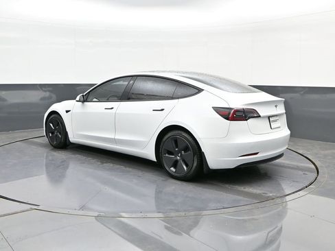 Used 2023 Tesla Model 3 Standard Range image 5