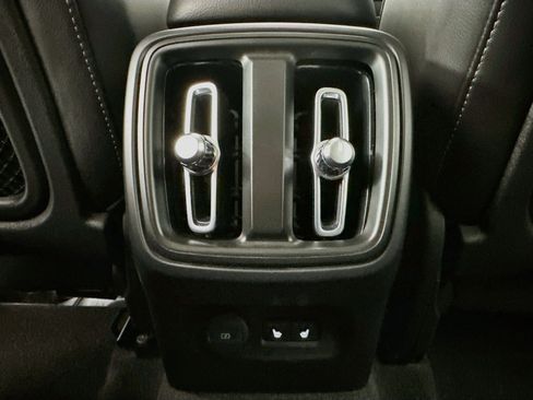 Used 2024 Volvo XC40 B5 Plus w/ Climate Package AWD/4WD image 29