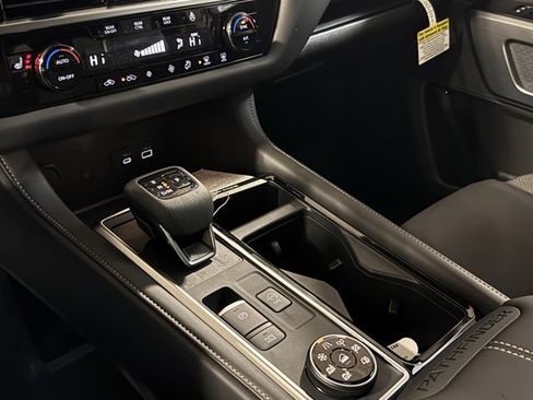 New 2025 Nissan Pathfinder SL image 21