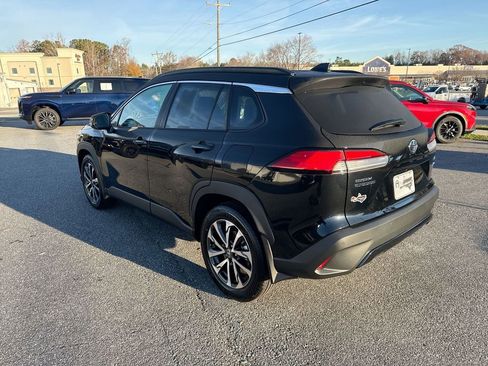 Used 2025 Toyota Corolla Cross XLE image 5