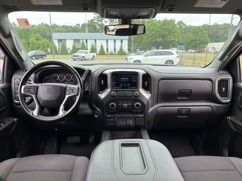 Used 2021 Chevrolet Silverado 1500 LT Trail Boss w/ LPO, Dark Essentials Package AWD/4WD image 8