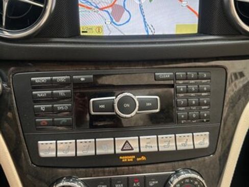 Used 2013 Mercedes-Benz SL 550 w/ Premium Pkg image 24