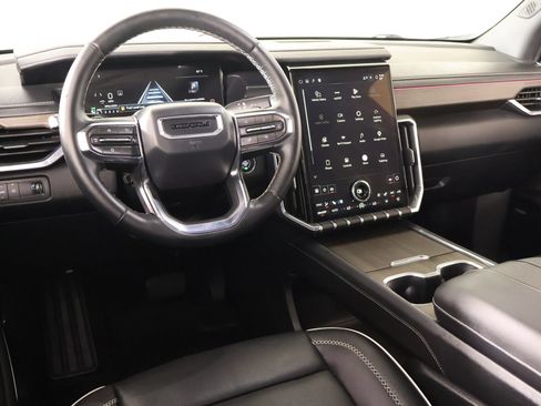 Used 2025 GMC Acadia Denali FWD image 2