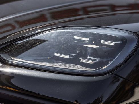 Certified 2024 Porsche Cayenne AWD/4WD image 23