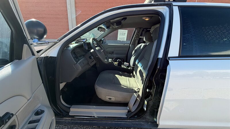 Used 2010 Ford Crown Victoria Police Interceptor RWD image 15