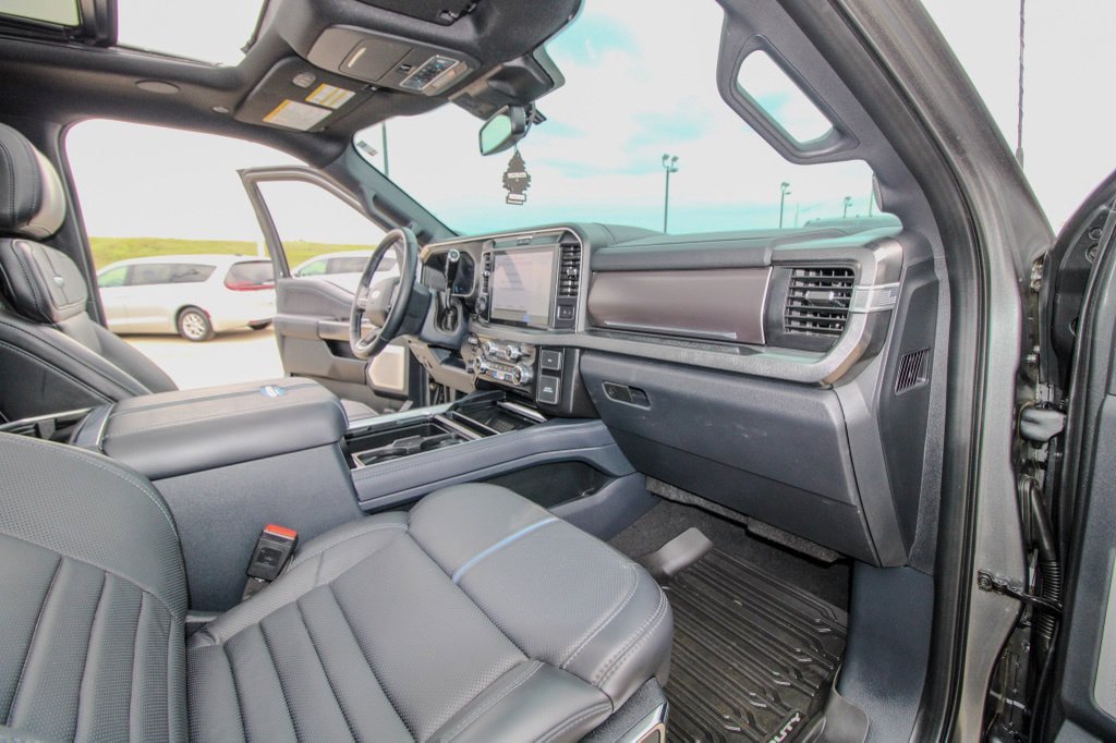 Used 2026 Ford F350 Platinum w/ FX4 Off-Road Package AWD/4WD image 18