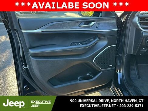 Used 2023 Jeep Grand Cherokee 4WD 4xe w/ Luxury Tech Group II image 8