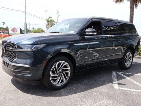 New 2026 Lincoln Navigator L Reserve AWD/4WD image 3