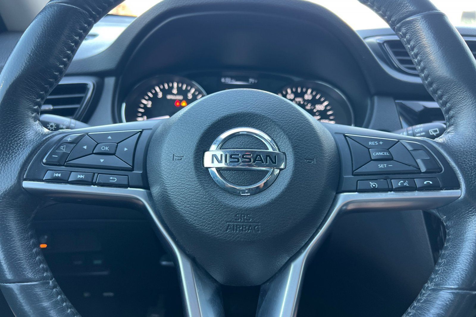 Used 2017 Nissan Rogue SV FWD image 23