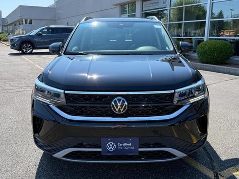 Certified 2023 Volkswagen Taos SE w/ Panoramic Sunroof Package AWD/4WD image 9