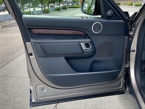 New 2026 Land Rover Discovery Dynamic SE AWD/4WD image 14
