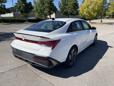 New 2025 Hyundai Elantra SEL image 3