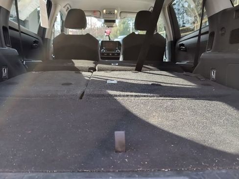 Used 2022 Toyota Highlander LE image 29