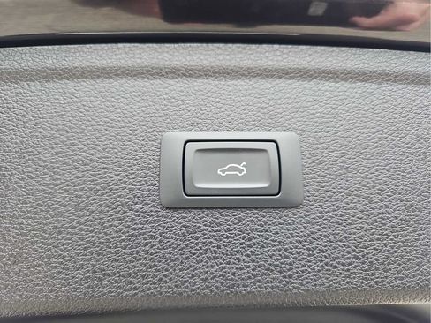 Certified 2024 Audi Q5 e Premium AWD/4WD image 33