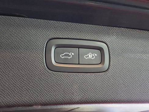 Used 2023 Volvo XC90 B6 Plus image 7