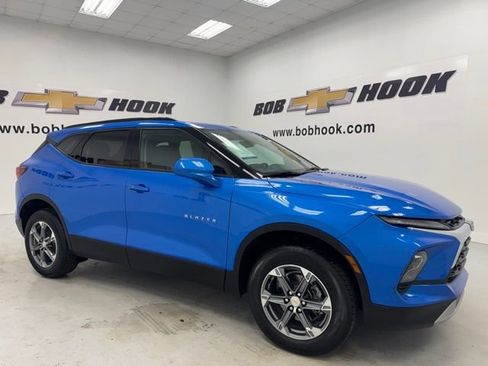 Used 2024 Chevrolet Blazer LT w/ Convenience Package FWD image 3