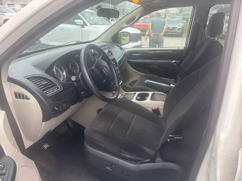 Used 2012 Dodge Grand Caravan SXT image 19