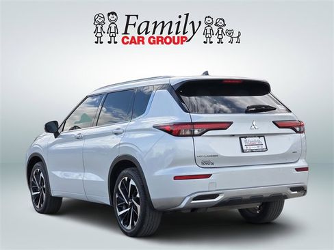 Used 2024 Mitsubishi Outlander SEL image 3