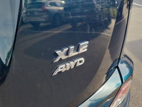 Used 2018 Toyota RAV4 XLE AWD/4WD image 9